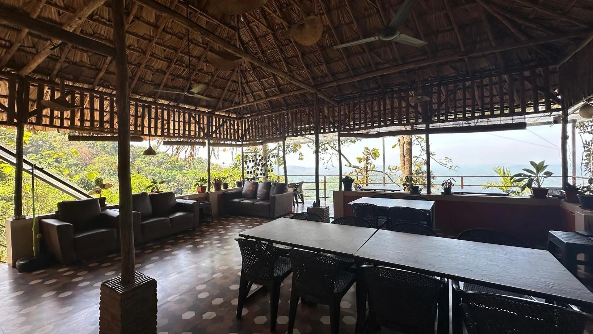 Alojamento de Turismo Selvagem Sunset Valley Kerala Pool Resort - Monsoon Forest Cottage Stay In Idukki With Private Waterfalls, Natural Streams & Breathtaking Views Pīrmed