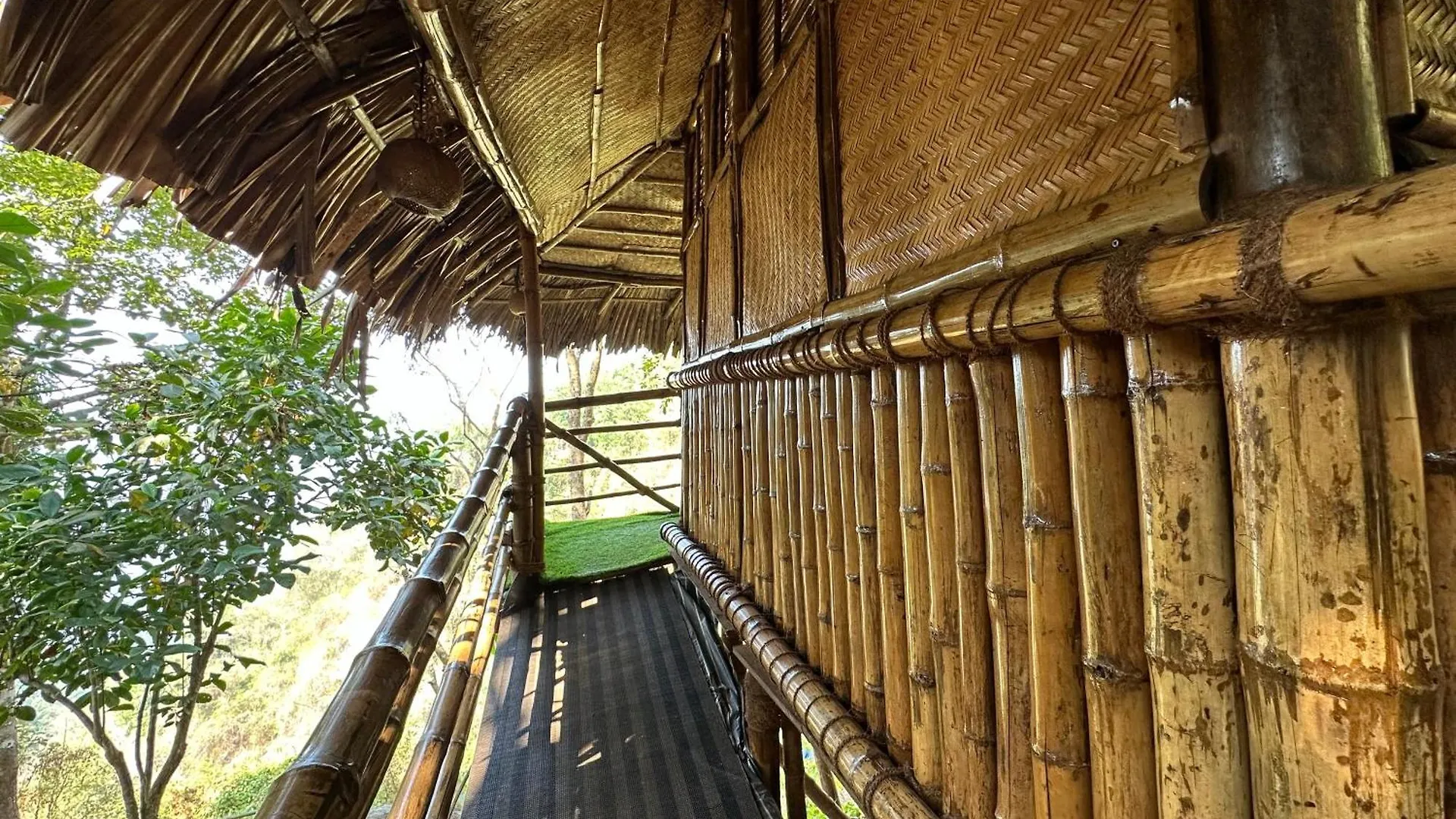 Alojamento de Turismo Selvagem Sunset Valley Kerala Pool Resort - Monsoon Forest Cottage Stay In Idukki With Private Waterfalls, Natural Streams & Breathtaking Views Pīrmed