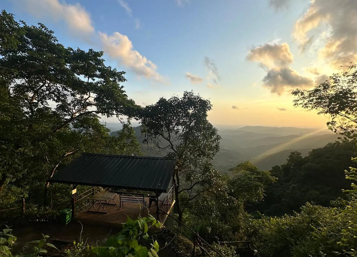 Sunset Valley Kerala Pool Resort - Monsoon Forest Cottage Stay In Idukki With Private Waterfalls, Natural Streams & Breathtaking Views Pīrmed 0*,