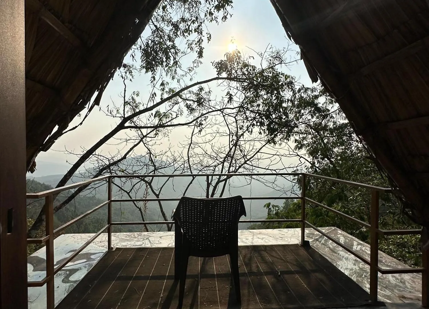 Sunset Valley Kerala Pool Resort - Monsoon Forest Cottage Stay In Idukki With Private Waterfalls, Natural Streams & Breathtaking Views Pīrmed 0*,