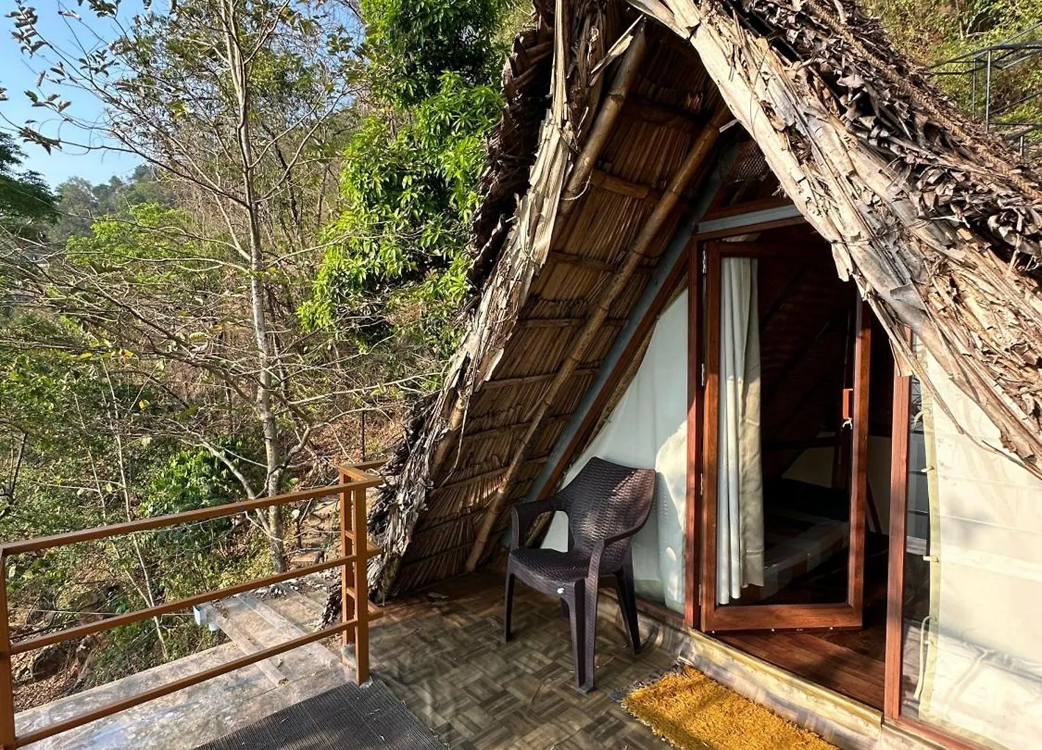Alojamento de Turismo Selvagem Sunset Valley Kerala Pool Resort - Monsoon Forest Cottage Stay In Idukki With Private Waterfalls, Natural Streams & Breathtaking Views Pīrmed
