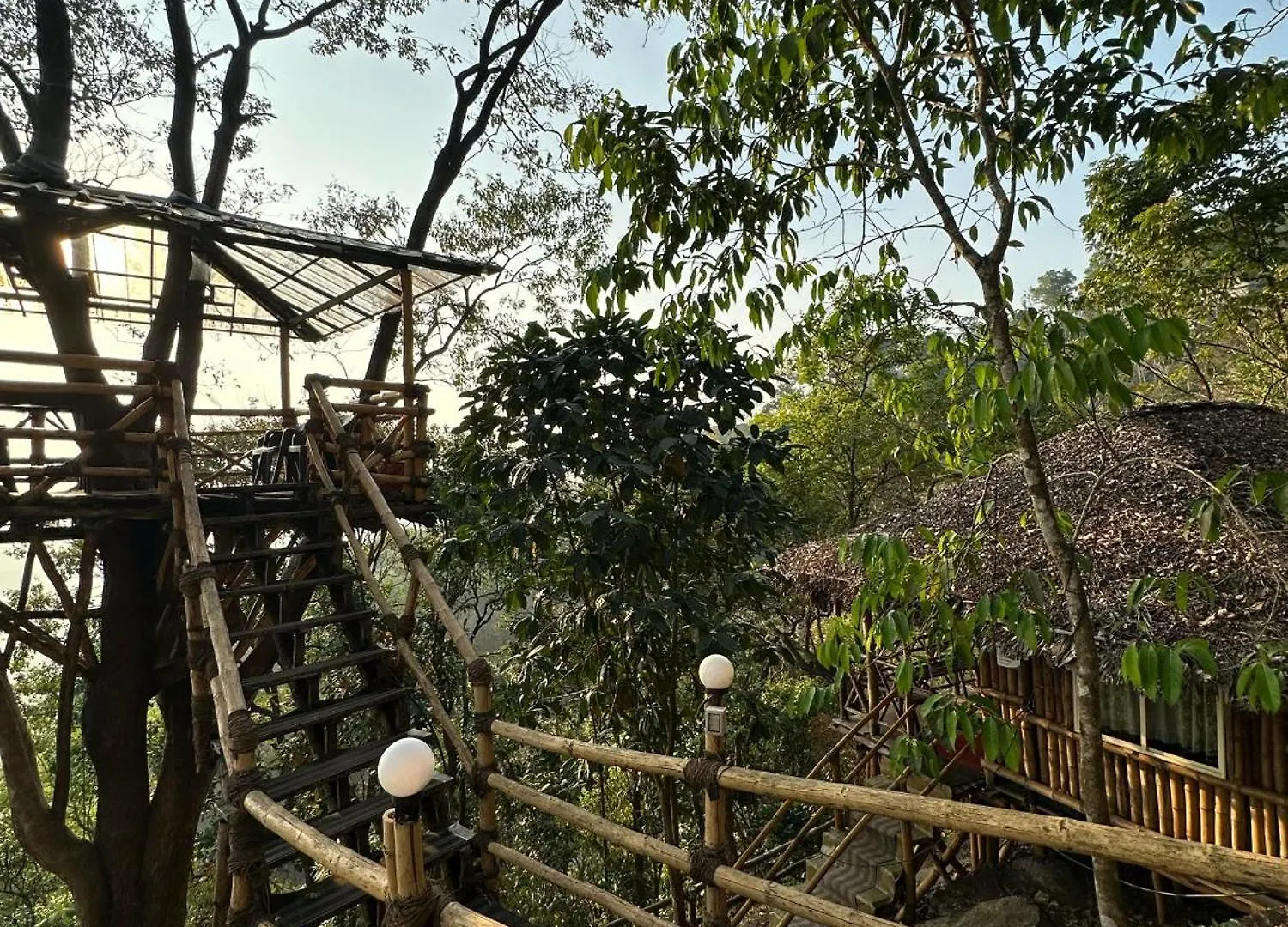 Alojamento de Turismo Selvagem Sunset Valley Kerala Pool Resort - Monsoon Forest Cottage Stay In Idukki With Private Waterfalls, Natural Streams & Breathtaking Views Pīrmed