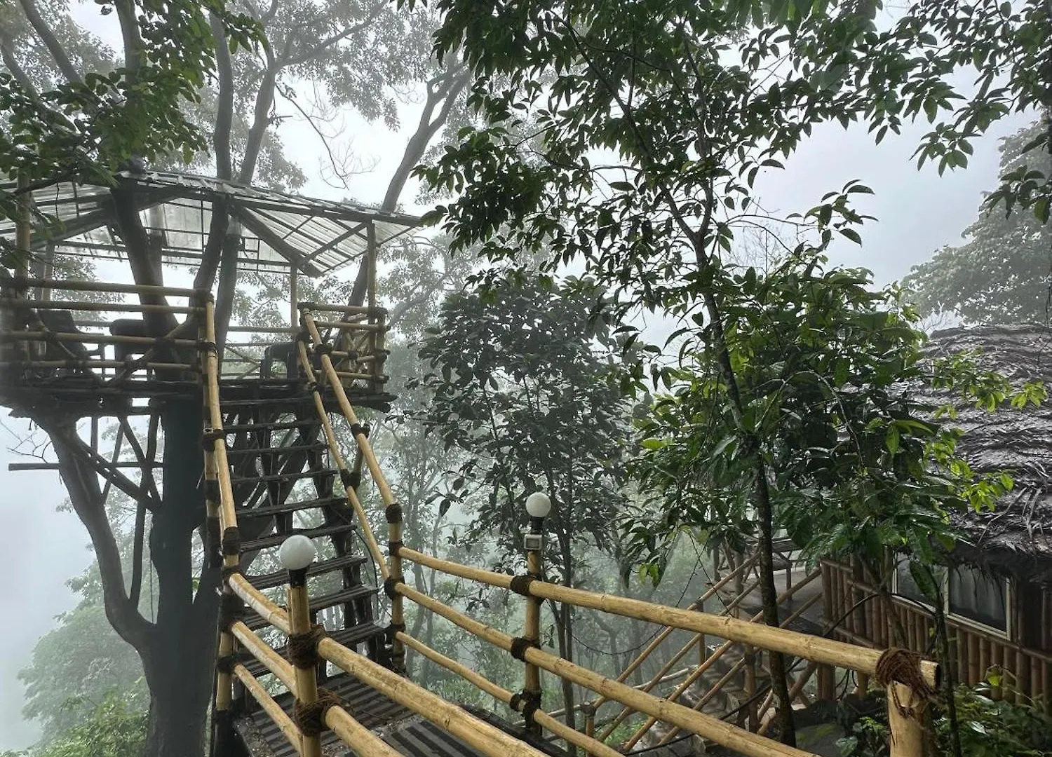 Sunset Valley Kerala Pool Resort - Monsoon Forest Cottage Stay In Idukki With Private Waterfalls, Natural Streams & Breathtaking Views Pīrmed 0*,