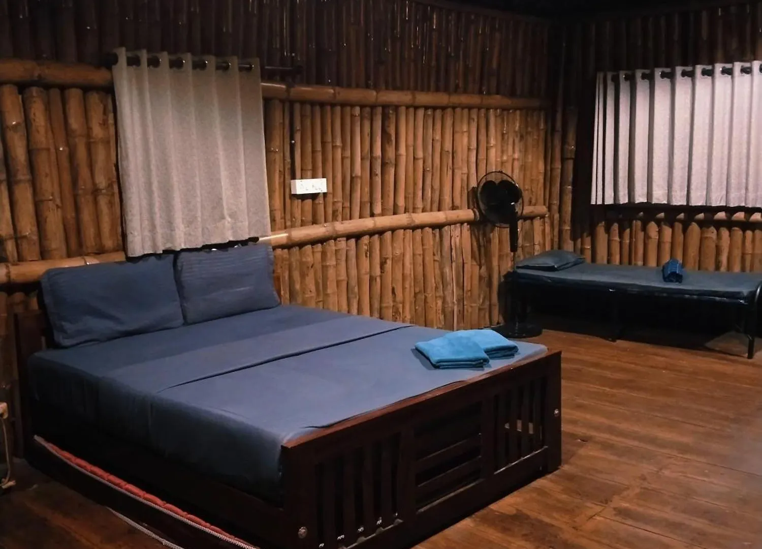 Alojamento de Turismo Selvagem Sunset Valley Kerala Pool Resort - Monsoon Forest Cottage Stay In Idukki With Private Waterfalls, Natural Streams & Breathtaking Views Pīrmed